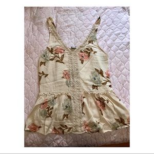 Adorable floral summer top